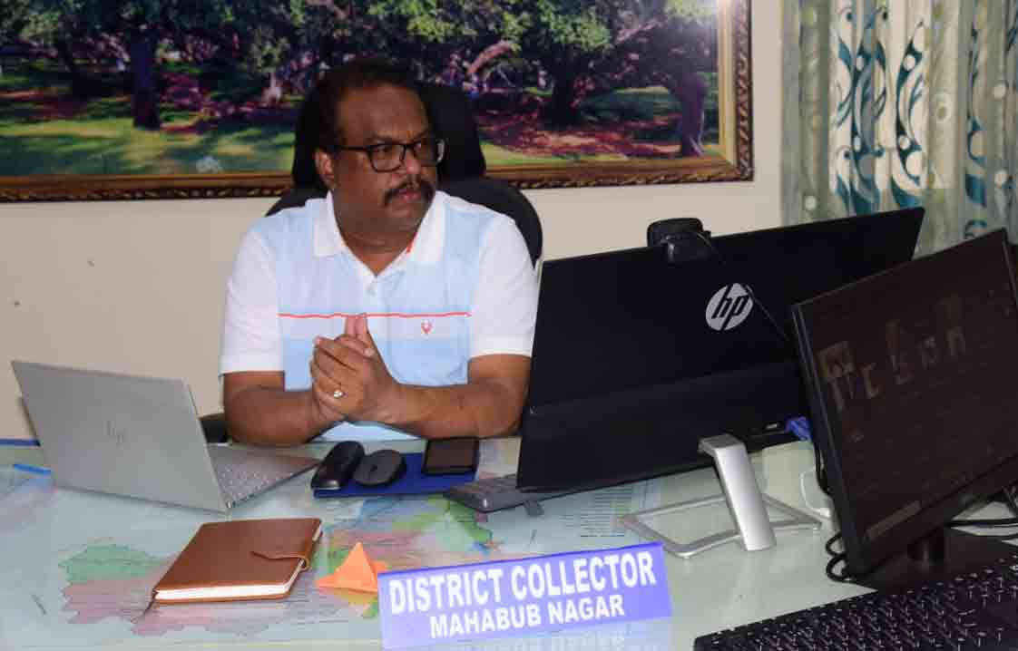 వ్యాక్సినేషన్ ప్రత్యేక డ్రైవ్ పట్ల నిర్లక్ష్యం.. అధికారులకు షోకాజ్ నోటీసులు