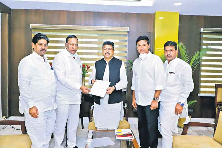 కొత్త ఈఎస్‌ఐ దవాఖానలు కావాలి