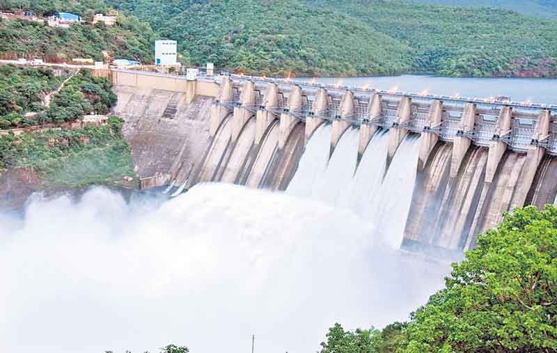 కృష్ణమ్మ పరవళ్లు