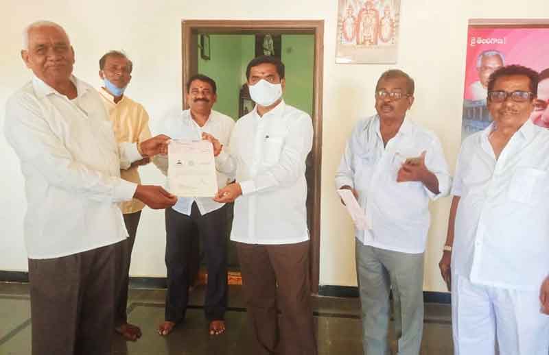 ఆపద్బాంధవుడు సీఎం కేసీఆర్‌