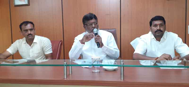 వార్డుల్లో సమస్యలు పరిష్కరించాలి