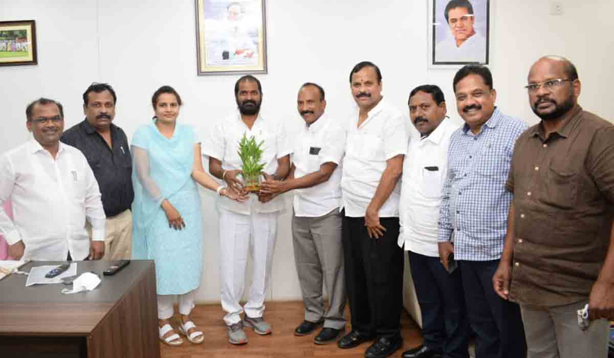 సీఎం కేసీఆర్‌ నిర్ణయం చరిత్రాత్మకం : మంత్రి శ్రీనివాస్‌గౌడ్‌