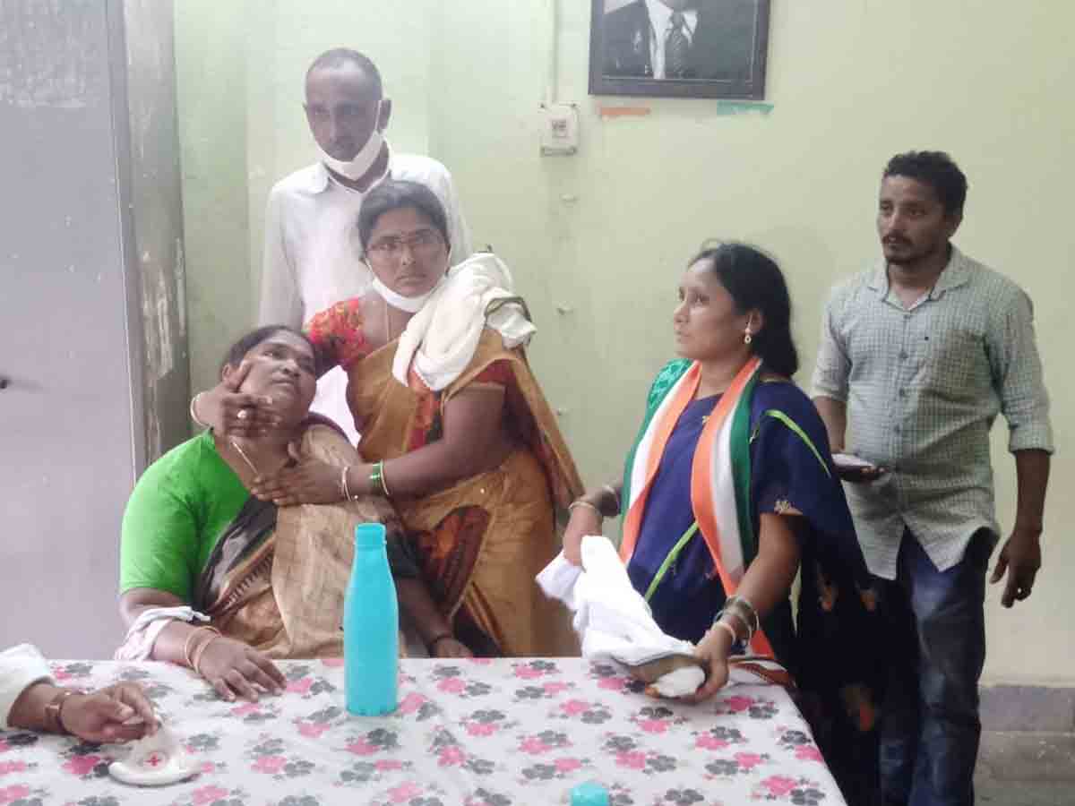 అస్వస్థతకు గురైన ములుగు ఎమ్మెల్యే సీతక్క