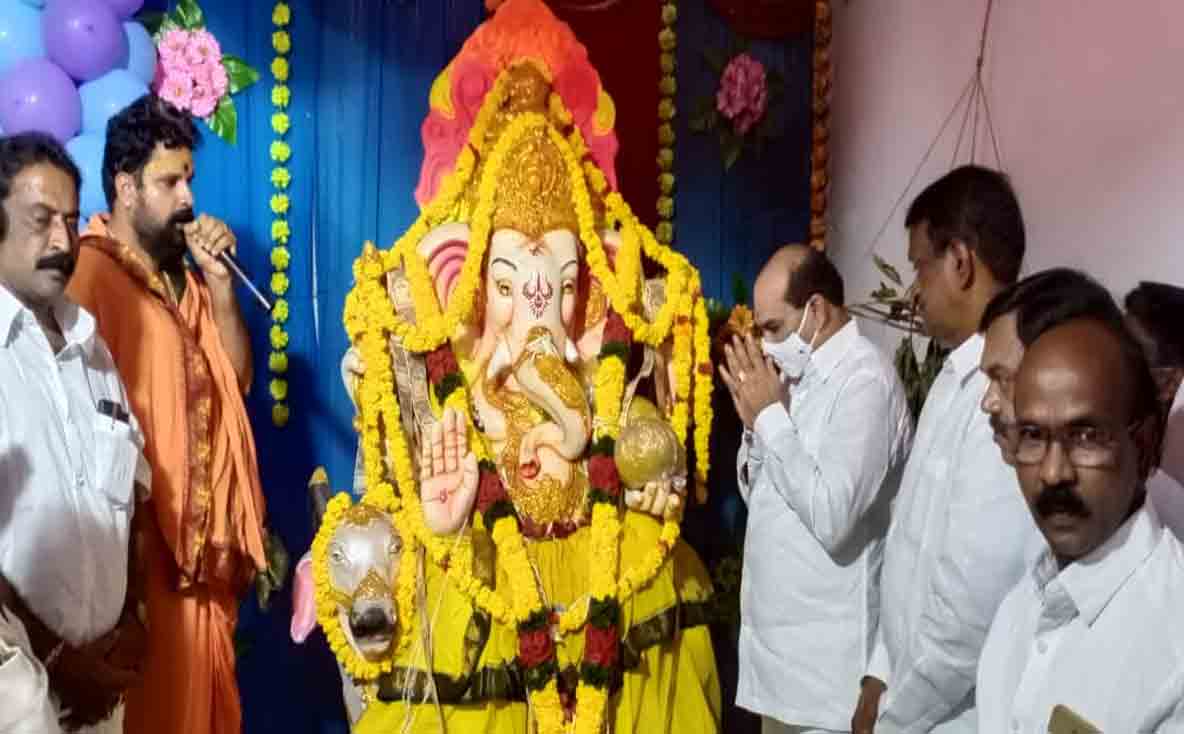 Aswaraopeta MLA | గణనాథునికి ఎమ్మెల్యే మెచ్చా ప్రత్యేక పూజలు