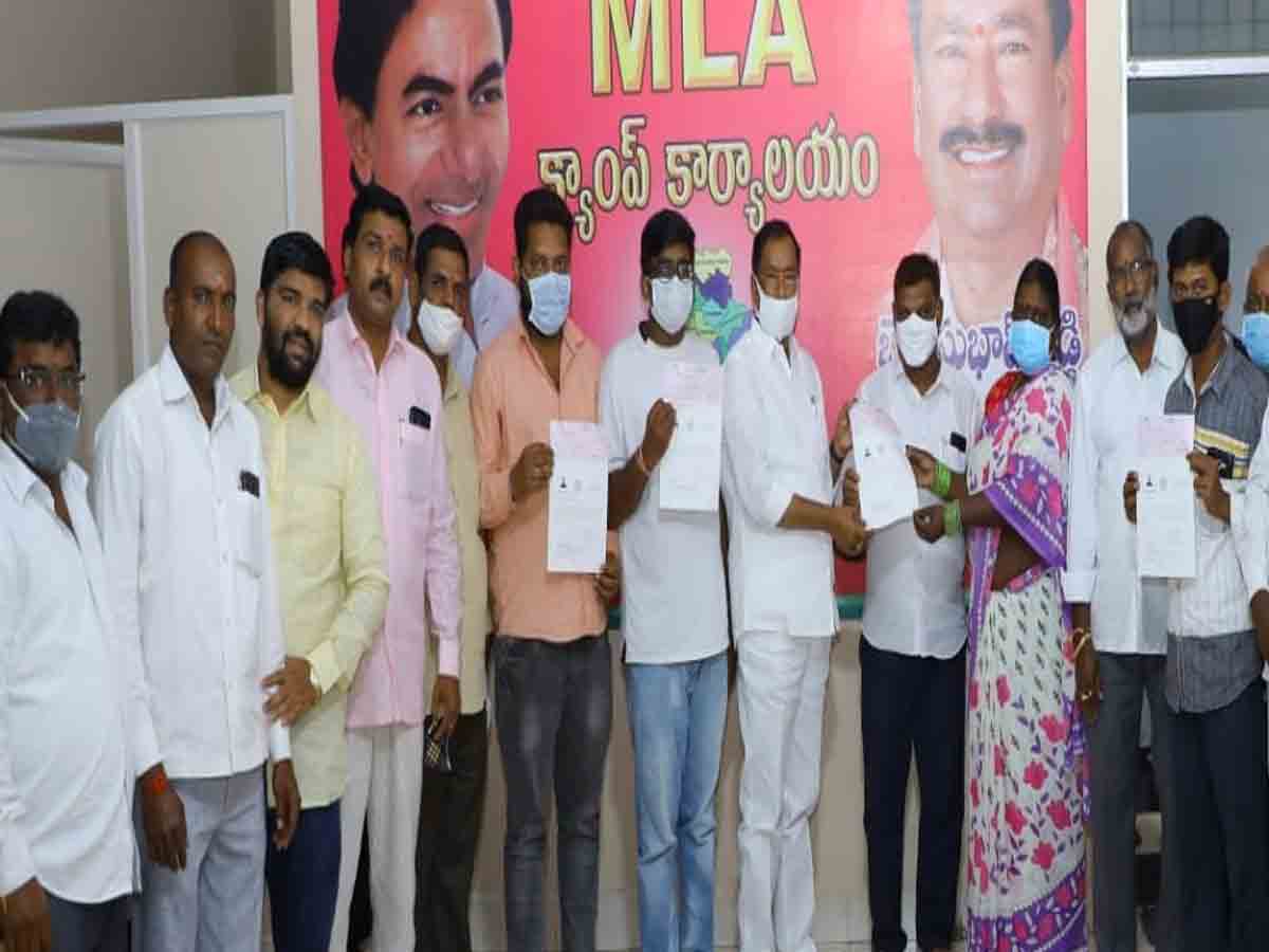 CMRF | సీఎం రిలీఫ్ ఫండ్ చెక్కులను పంపిణీ చేసిన ఎమ్మెల్యే బేతి