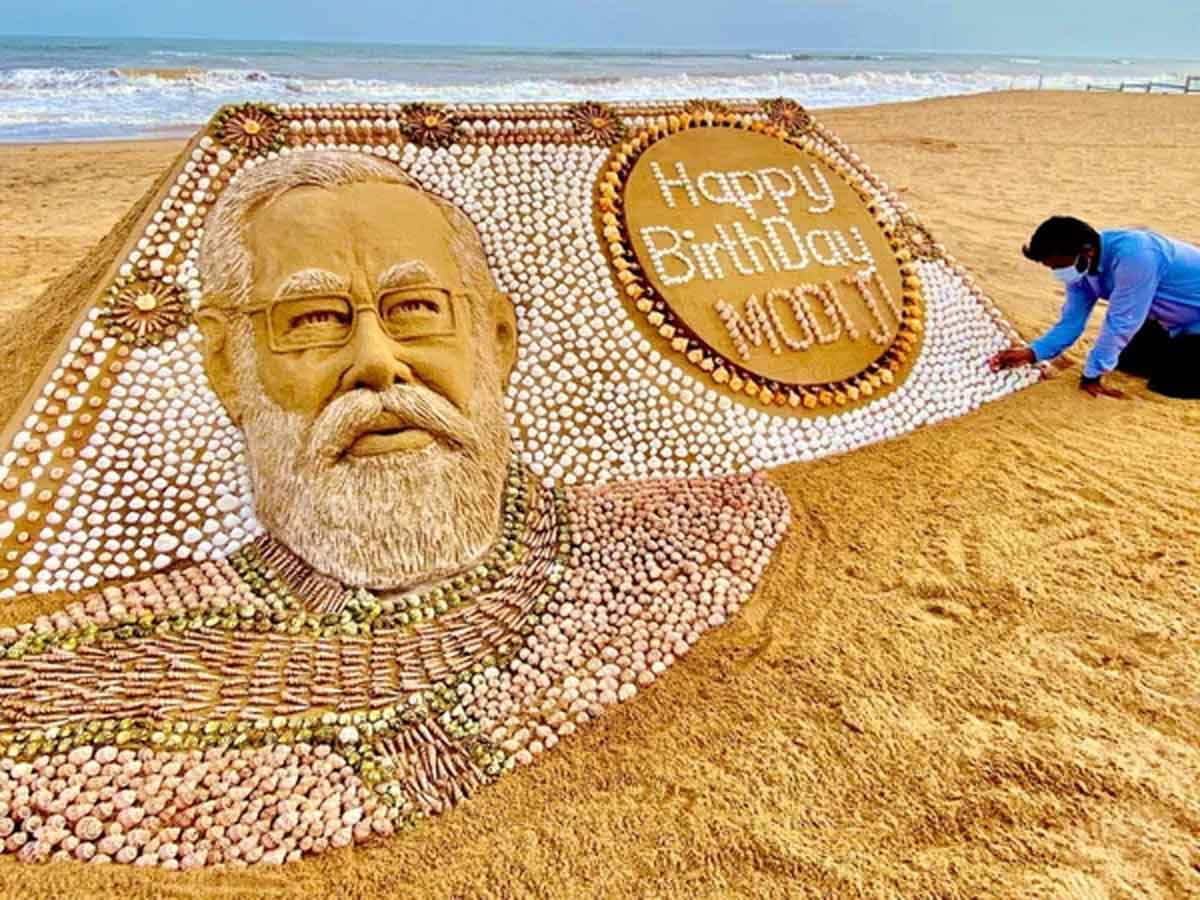 Sudarsan Pattnaik : హ్యాపీ బ‌ర్త్‌డే మోదీజీ.. 2035 గ‌వ్వ‌ల‌తో మోదీ సైక‌త శిల్పం
