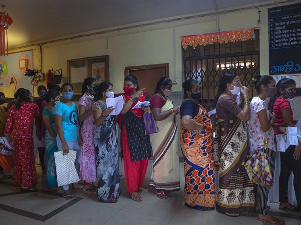 మూడు నెల‌ల్లో 100 కోట్ల టీకా డోసుల సేక‌ర‌ణ‌!