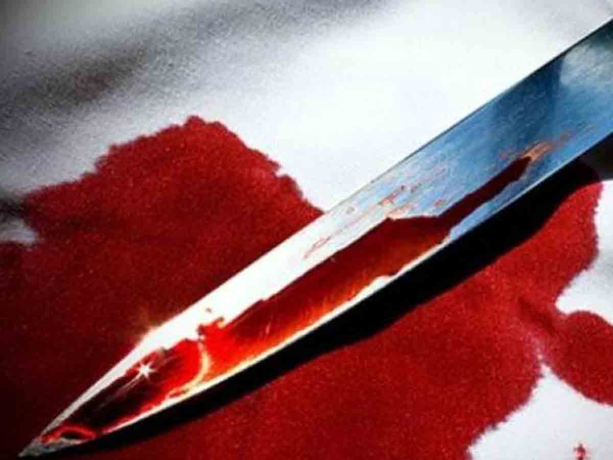 Moinabad : ప్రేమ పేరుతో వేధిస్తున్నాడని.. యువకుడిపై కత్తితో దాడి