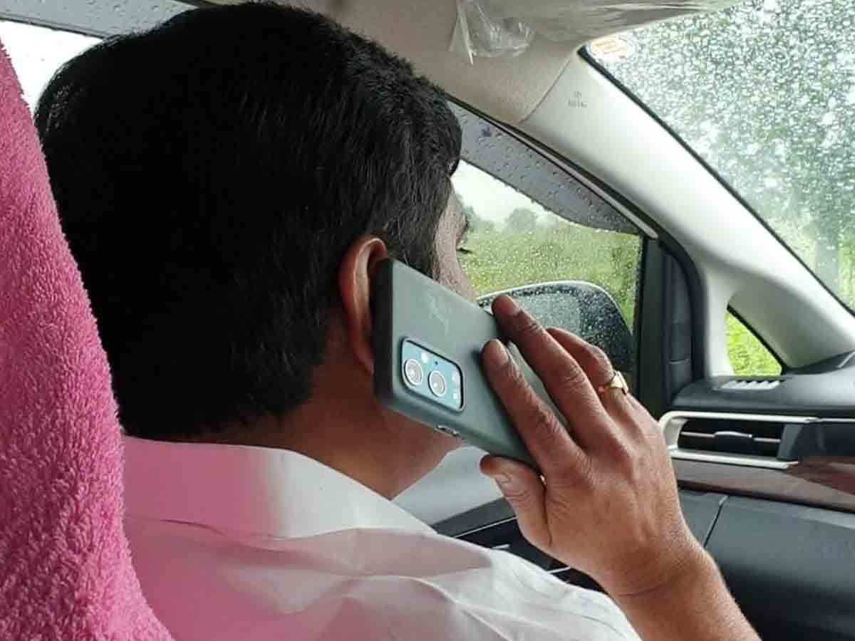 అధికారులు నిరంతరం అందుబాటులో ఉండాలి : మంత్రి వేముల