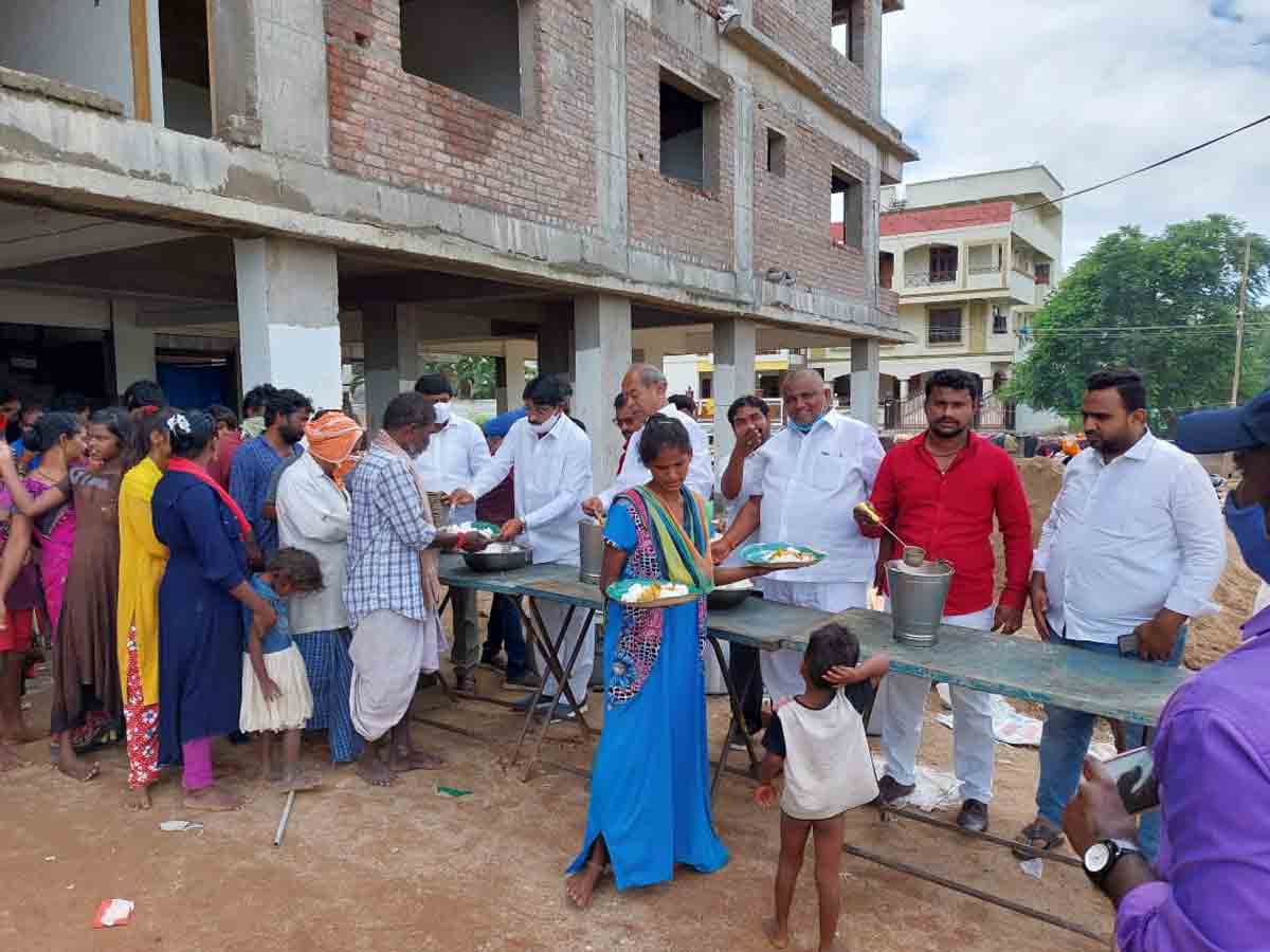 వరద బాధితులకు ఎమ్మెల్సీ కవిత చేయూత