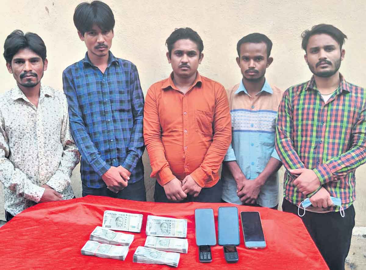 రెక్కీ.. చోరీ