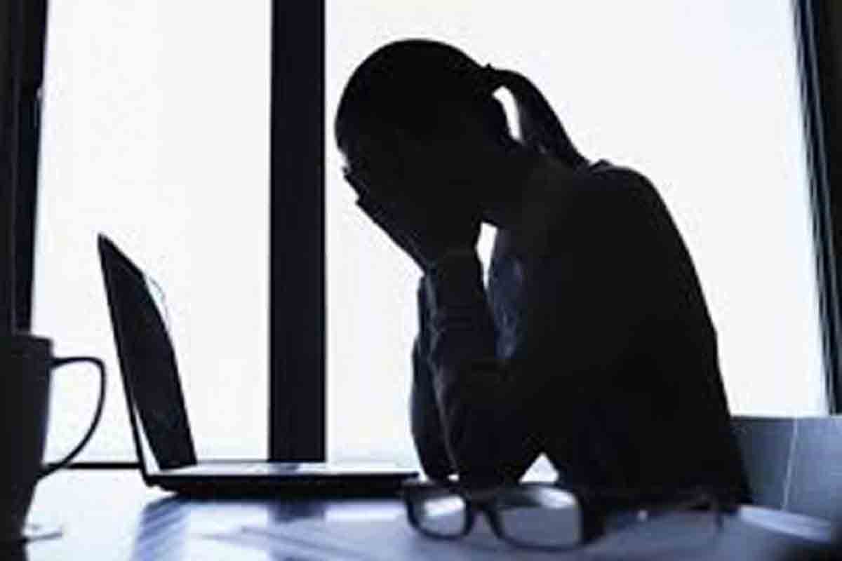 ఆన్‌లైన్‌లో పోకిరీలు వేధిస్తున్నారా? పోలీసులు చెబుతున్న ఈ సూచ‌న‌లు ఫాలో అవ్వండి..