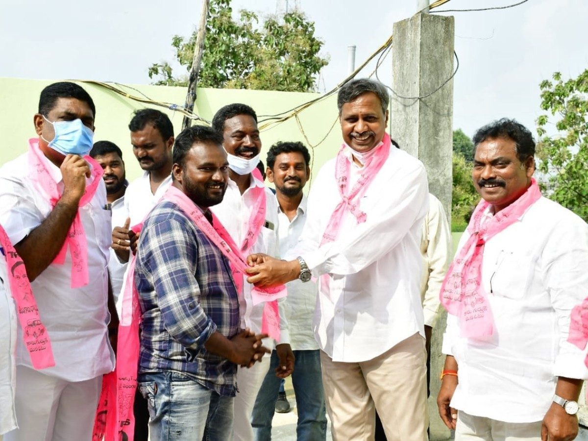 Huzurabad | టీఆర్ఎస్‌లోకి చేరికల జోరు.. కారు వైపే ప్రతిపక్ష పార్టీల నేతల చూపులు!