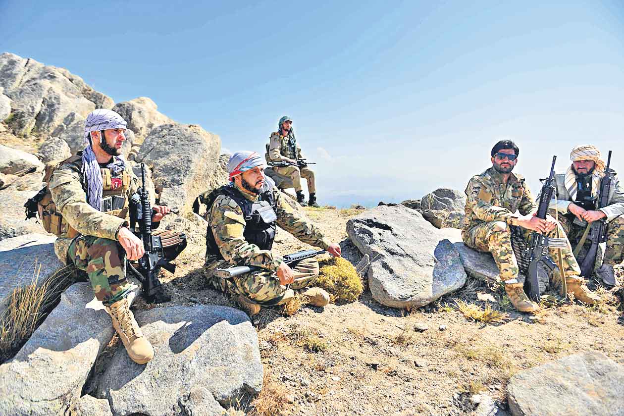 వెనక్కు తగ్గేదే లే..