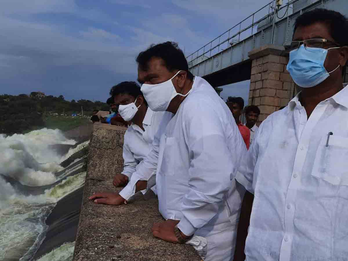 లోతట్టు ప్రాంత ప్రజలు అప్రమత్తంగా ఉండాలి : స్పీకర్‌ పోచారం