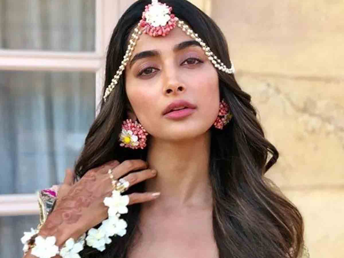 Pooja: 15 మిలియ‌న్ల ప్రేమ‌.. టీం అంద‌రిని ప‌రిచ‌యం చేసిన పూజా