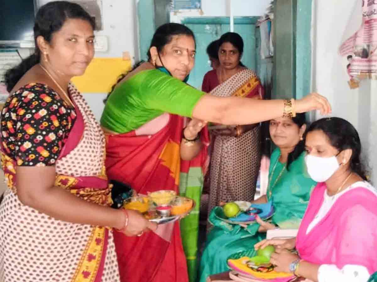 poshan abhiyan | అంగన్వాడీ కేంద్రంలో సామూహిక శ్రీమంతాలు