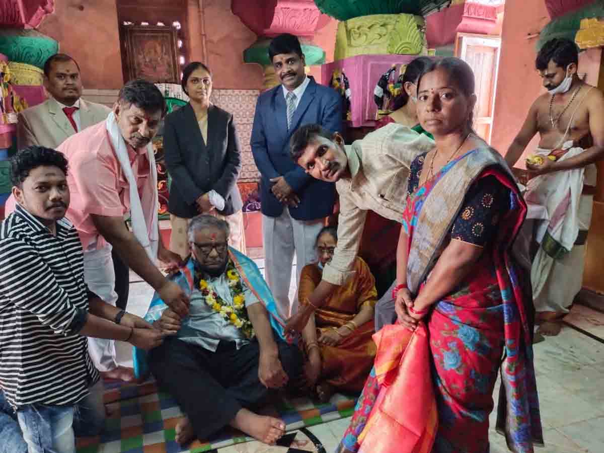 లక్ష్మీ నారాయణ స్వామిని దర్శించుకున్న రిటైర్డ్ జడ్జి సోమయాజులు
