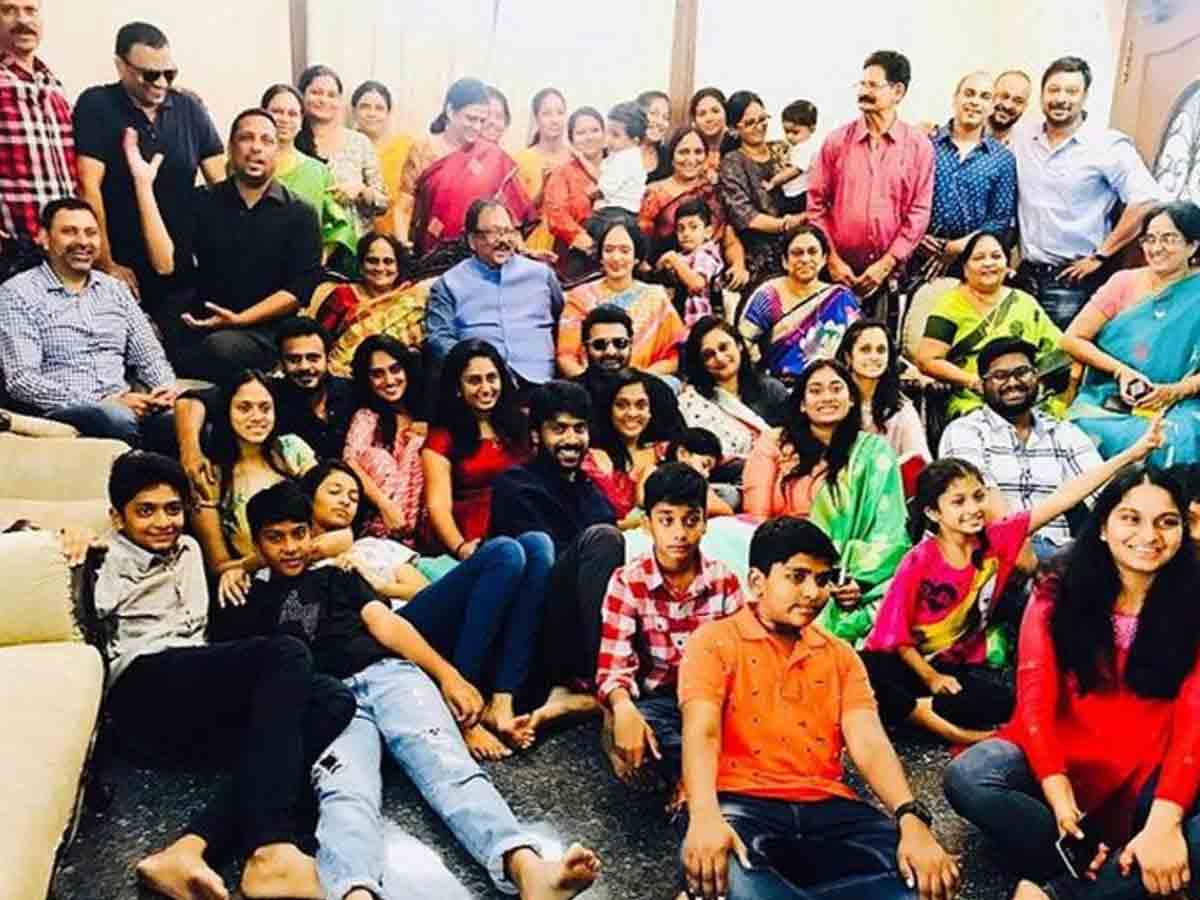 Prabahs: ప్ర‌భాస్ ఫ్యామిలీ ఇంత పెద్ద‌దా.. వైర‌ల్‌గా మారిన పిక్