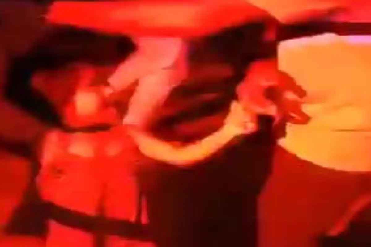 పబ్‌లో చిన్నారి డ్యాన్స్‌ వివాదం