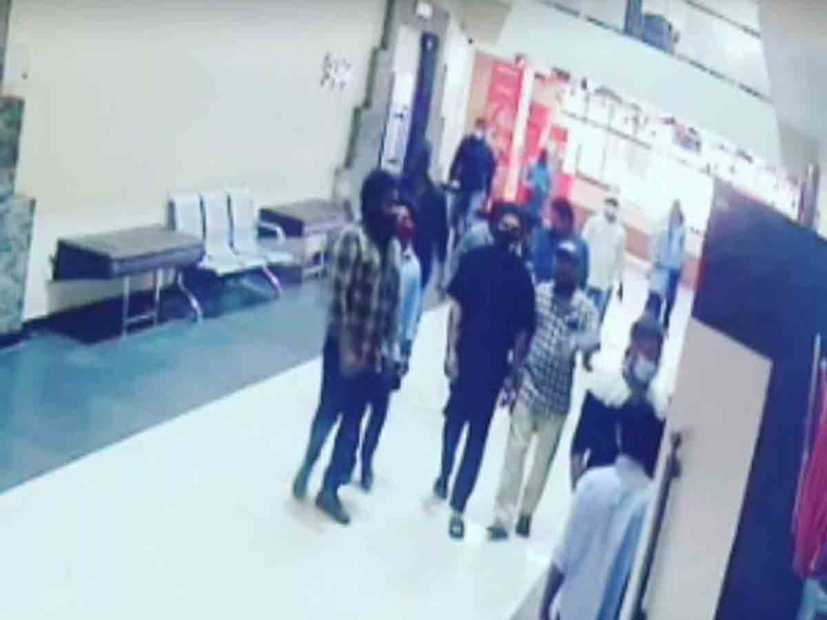 Allu Arjun: కాకినాడ‌లో సీటీమార్ సినిమా వీక్షించిన బ‌న్నీ