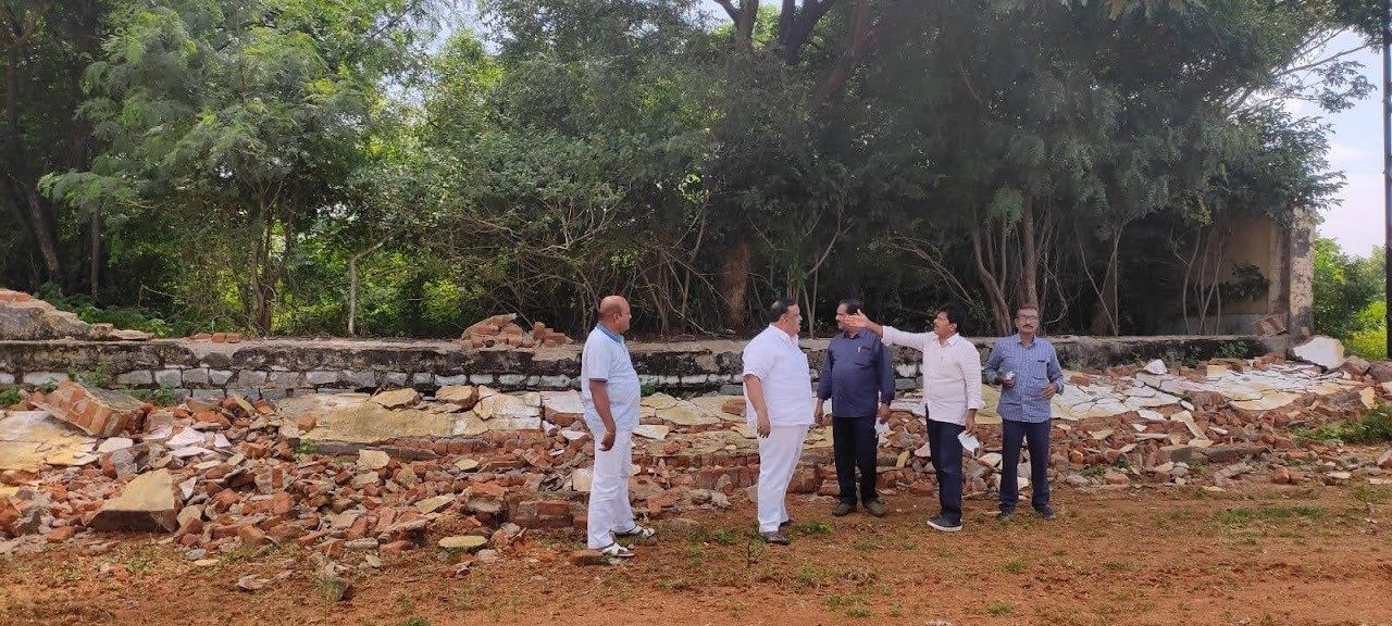 Ramayampet : ప్రహరీలకు ప్రతిపాదనలు పంపండి