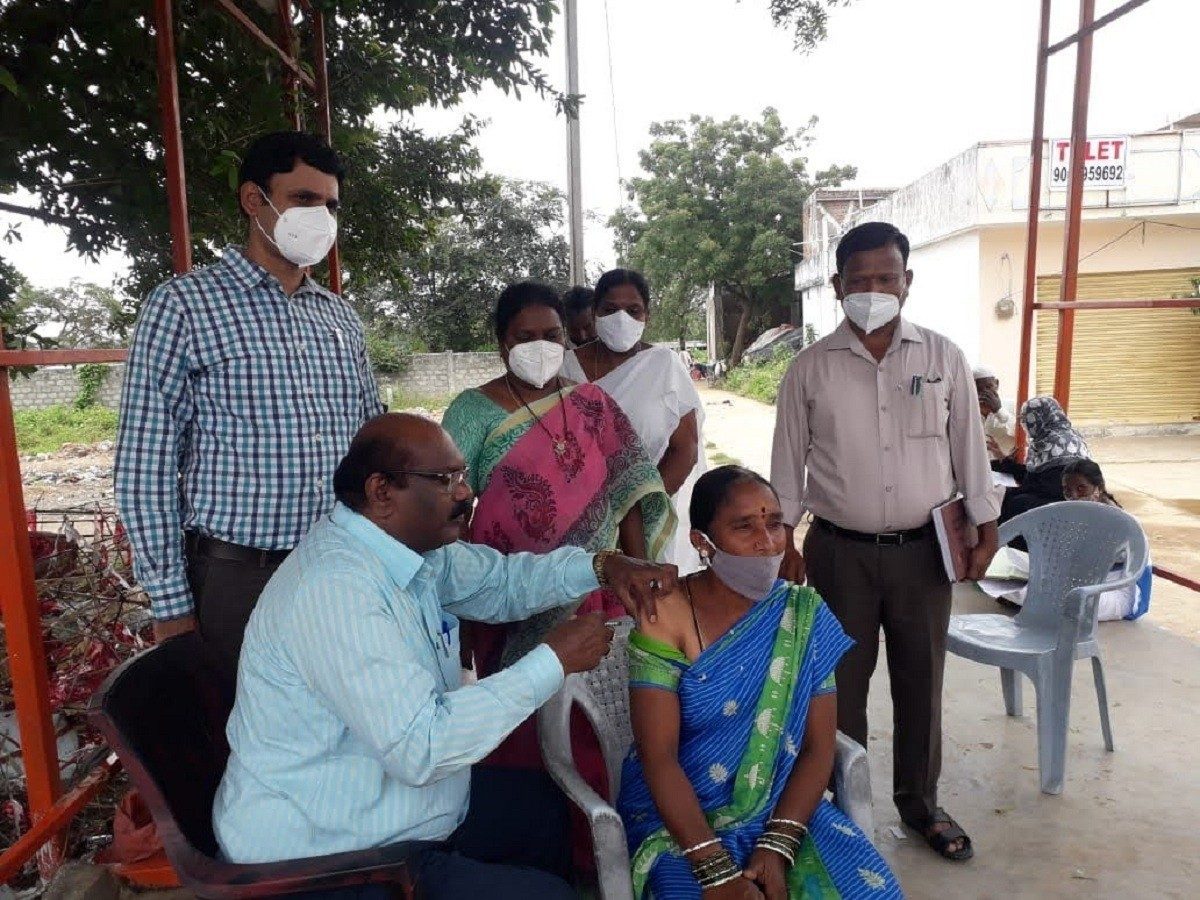 నాలుగు రోజుల్లోనే లక్ష టీకాలు : మెదక్‌ జిల్లా వైద్యాధికారి వెంకటేశ్వర్‌రావు