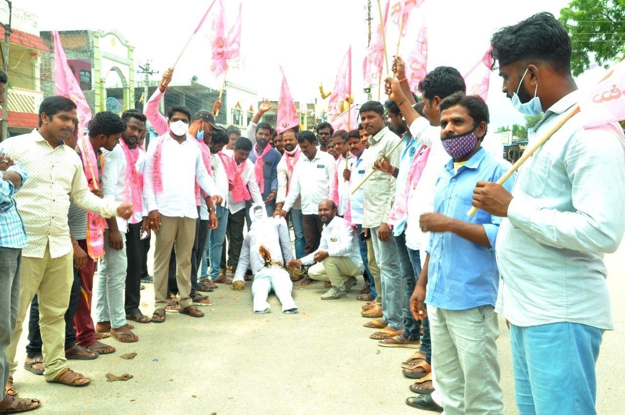 ప్రజల ఆదరణ ఓర్వలేకనే మంత్రి కేటీఆర్‌పై విమర్శలు