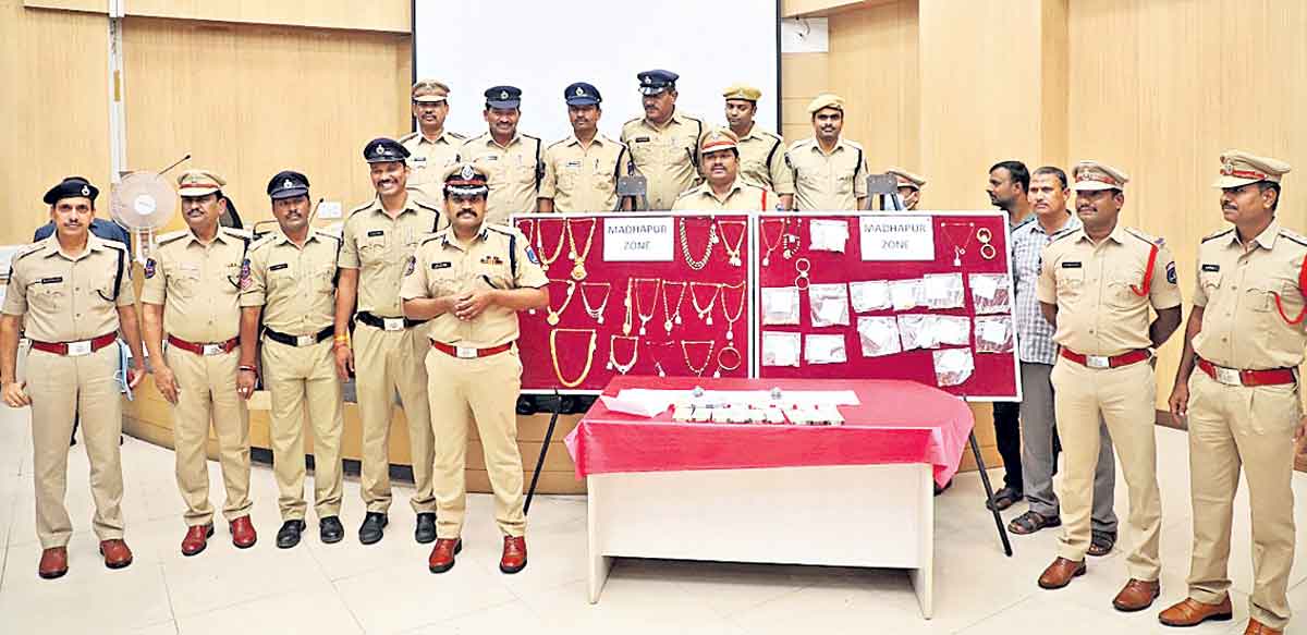 వారిద్దరూ దంపతులు కాదు..లవర్స్‌