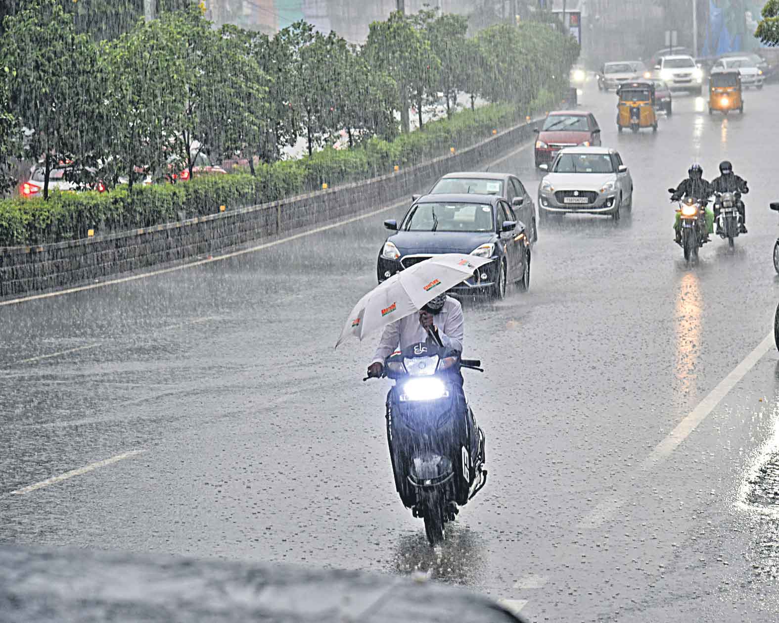 నేడు పలు చోట్ల భారీ వర్షాలు