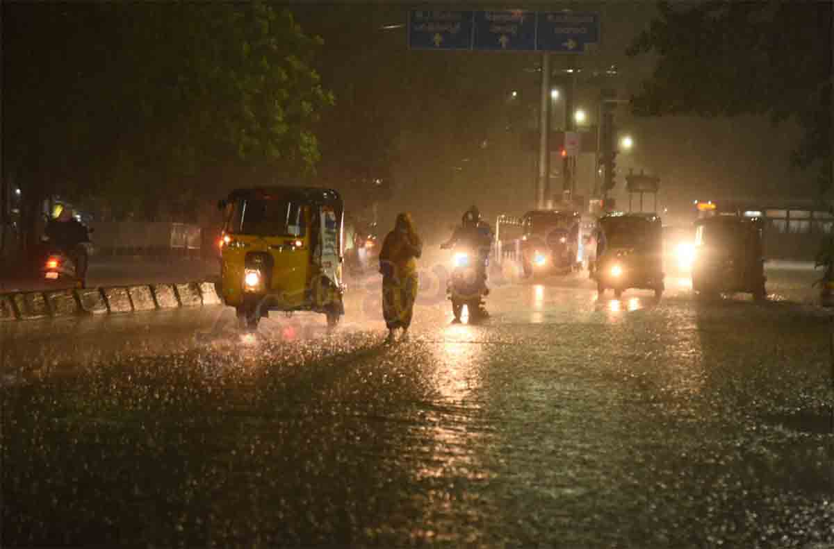 హైదరాబాద్‌లో వర్షం.. బయటకు రావొద్దన్న జీహెచ్‌ఎంసీ