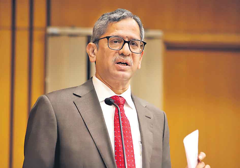 మహిళలూ ఏకం కండి