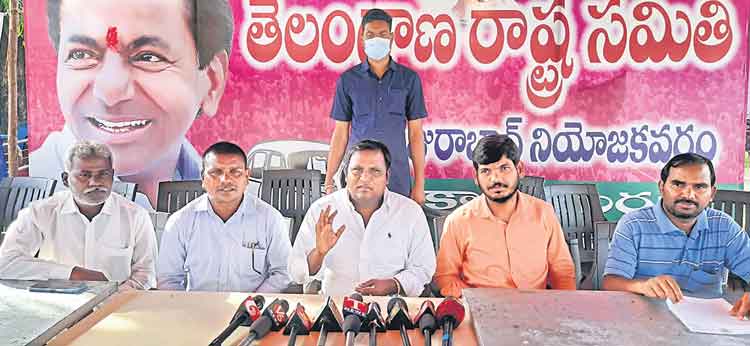 కేసీఆర్‌కు గుడి కడుతాం