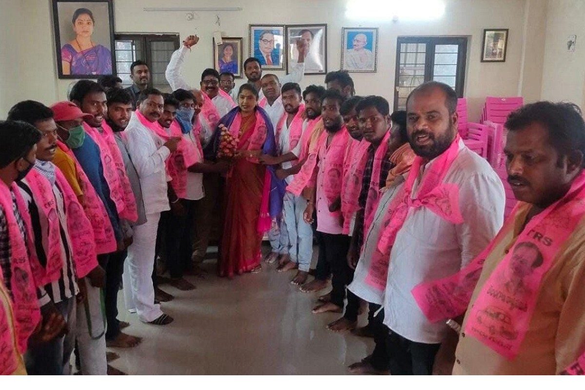 టీఆర్‌ఎస్‌లో చేరిన బీజేపీ నాయకులు, కార్యకర్తలు