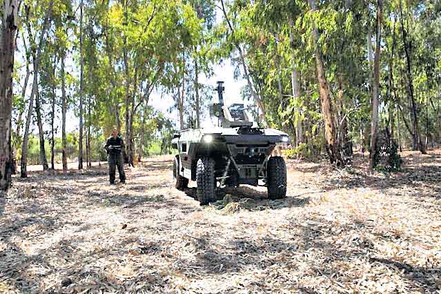 శత్రువులకు సింహస్వప్నం ఈ గస్తీ రోబో