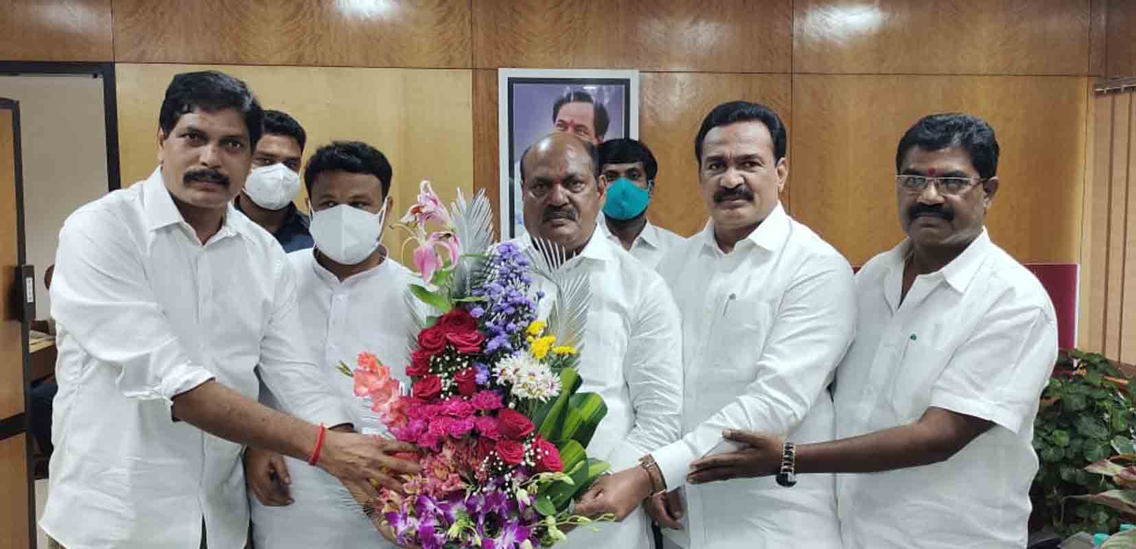 ఆర్టీసీ చైర్మన్‌కు శుభాకాంక్షలు తెలిపిన ప్రభుత్వ విప్‌, ఎమ్మెల్యేలు