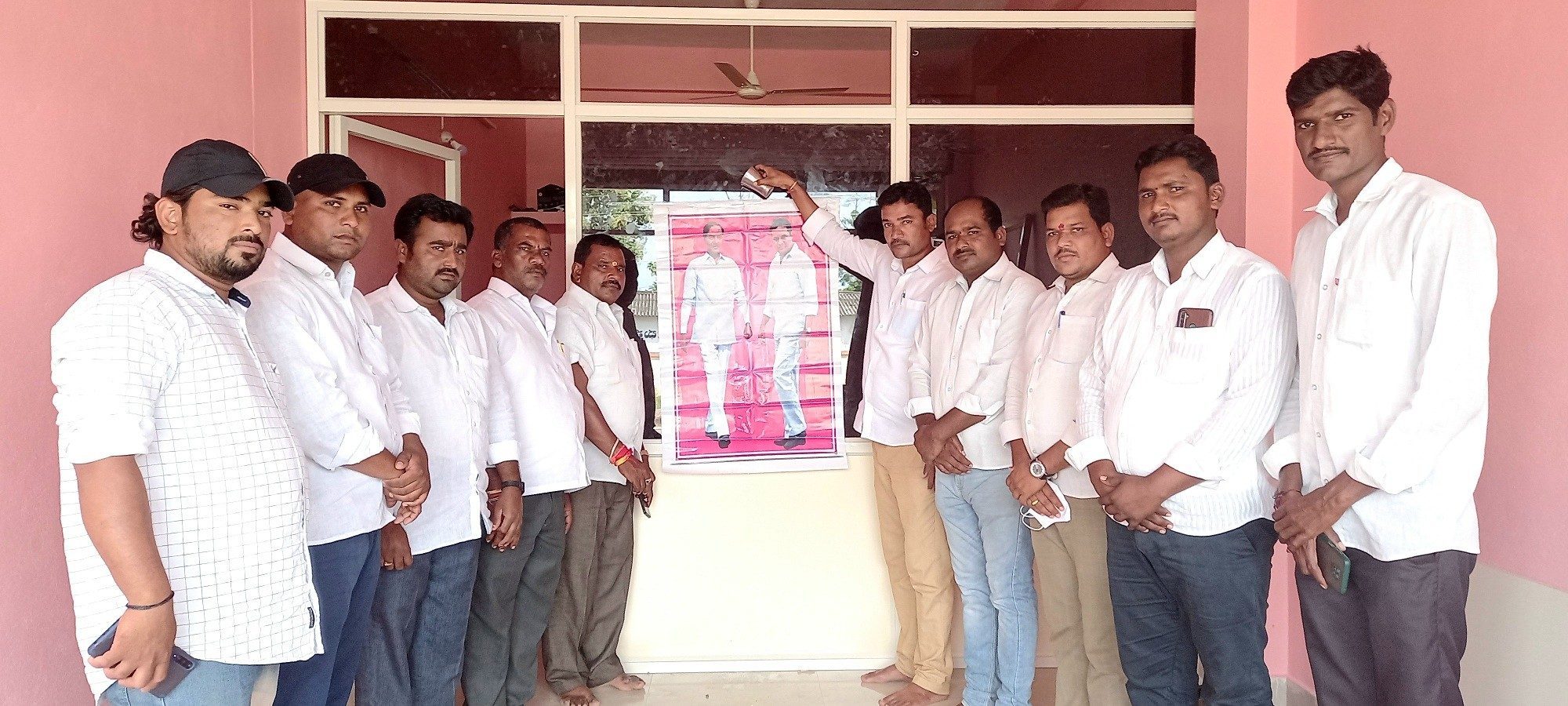 Ellareddypeta: గిరిజనులకు ఆరాధ్యుడు సీఎం కేసీఆర్‌