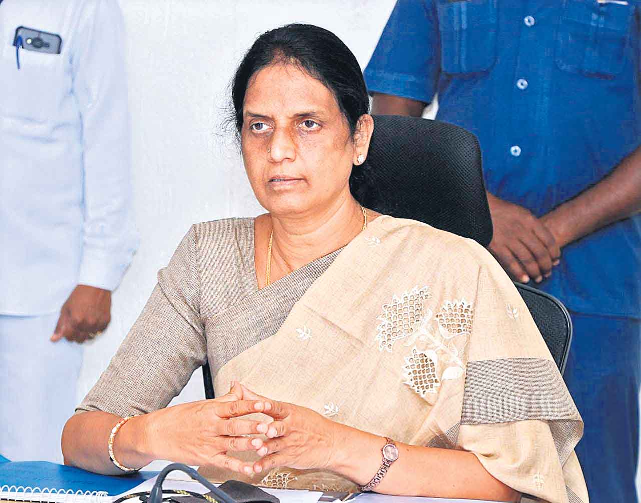 MLA Sabitha Indra Reddy | కల్యాణ లక్ష్మి కింద రూ.లక్షతోపాటు తులం బంగారం ఎప్పుడిస్తారు?