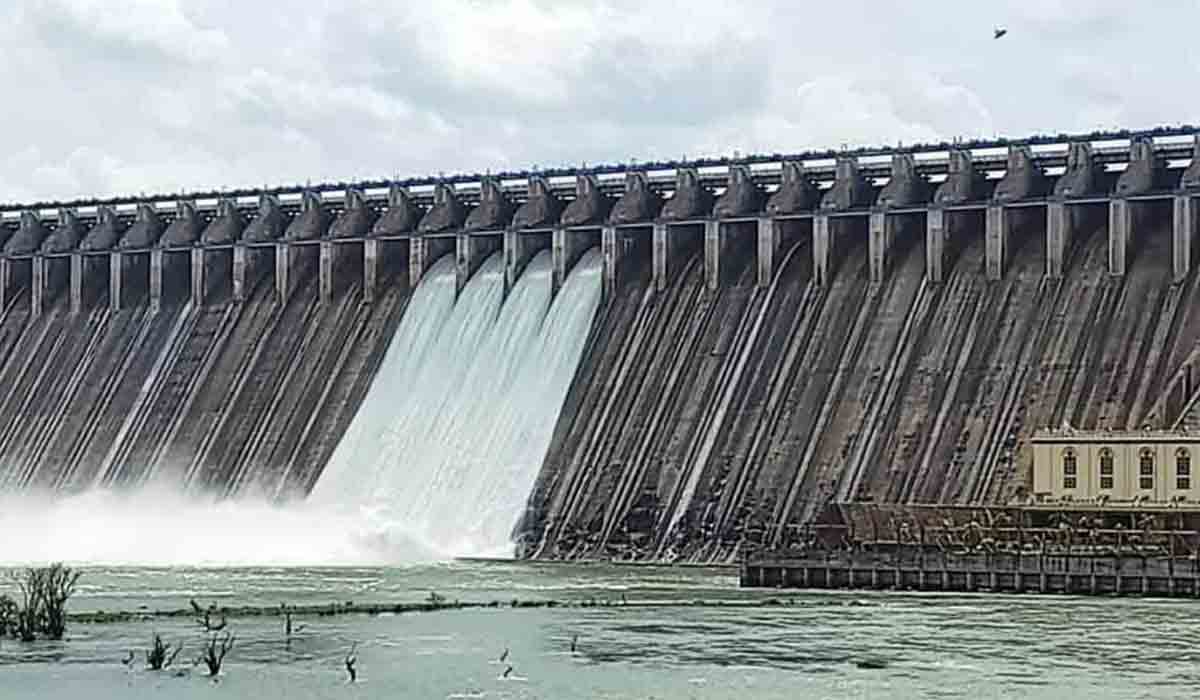 నాగార్జున సాగర్‌కు కొనసాగుతున్న వరద.. 4 క్రస్ట్‌ గేట్లు ఎత్తివేత