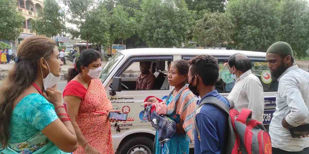 సఖి కేంద్రం సిబ్బంది ఔదార్యం..చిన్నారి వైద్యానికి చేయూత