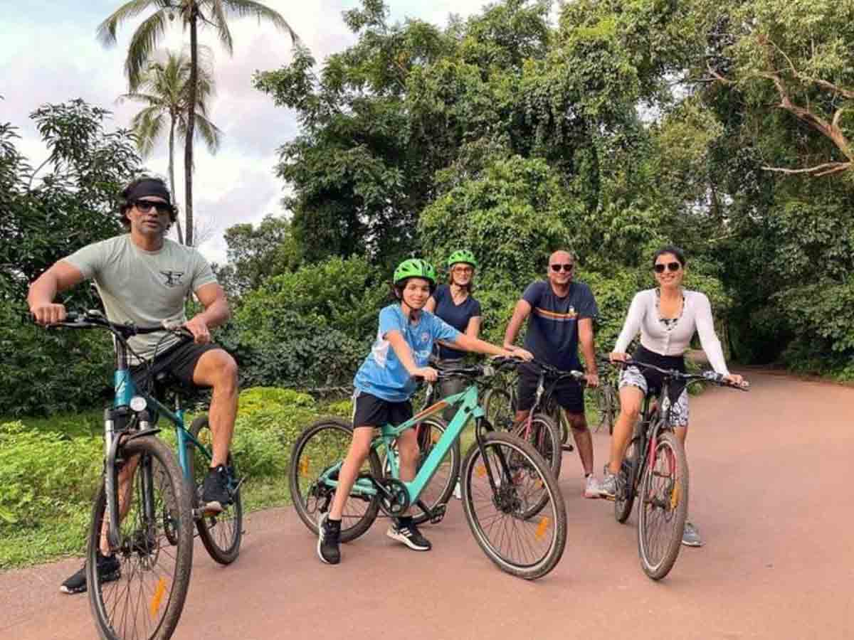 Samantha: ఫ్రెండ్స్‌తో సైకిల్‌పై చ‌క్క‌ర్లు కొడుతున్న స‌మంత‌.. పిక్ వైర‌ల్‌