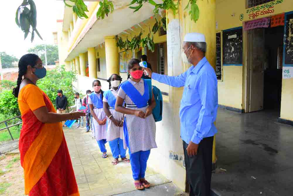 బడికి రావాలని బలవంతపెట్టొద్దు