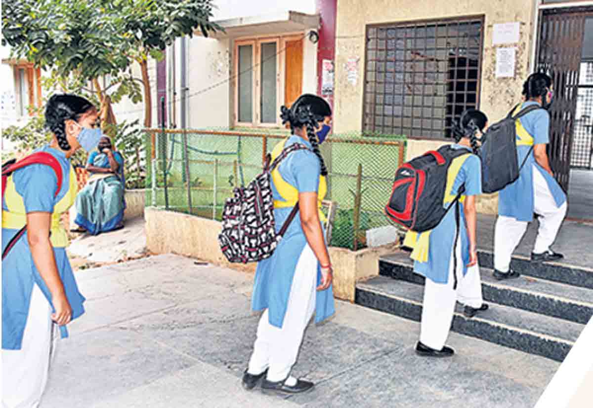 ప్రైవేటు వీడి సర్కారు బడి