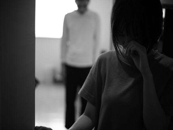 త‌న‌ను నిర్ల‌క్ష్యం చేస్తోంద‌ని బాలిక గొంతుకోసి..ఆపై ఆత్మ‌హ‌త్యాయ‌త్నం!