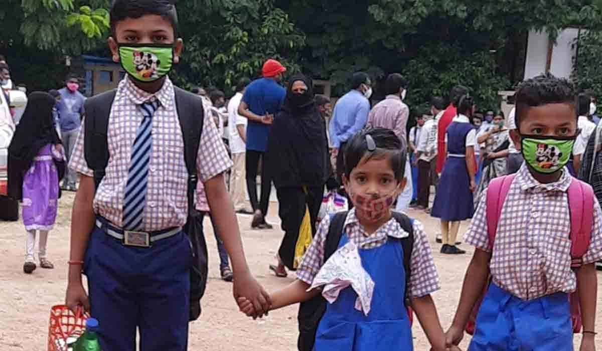 మోగిన బ‌డిగంట‌లు.. రాష్ట్ర‌వ్యాప్తంగా తెరుచుకున్న స్కూళ్లు
