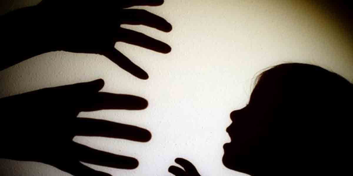 కూతురు అన్నం తినడం లేదని ఇష్టం వచ్చినట్లు కొట్టిన కసాయి తండ్రి..!