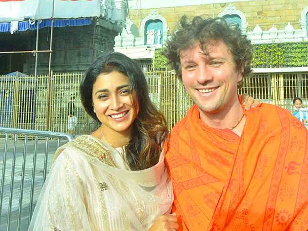 Shriya: శ్రీవారి సేవ‌లో శ్రియ దంప‌తులు