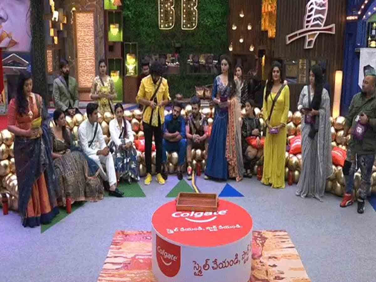 Siri: సిరి ష‌ర్ట్ లోప‌ల చేయి పెట్టిందెవ‌రు.. వీడియో చూపించి గుట్టు విప్పిన‌ నాగ్