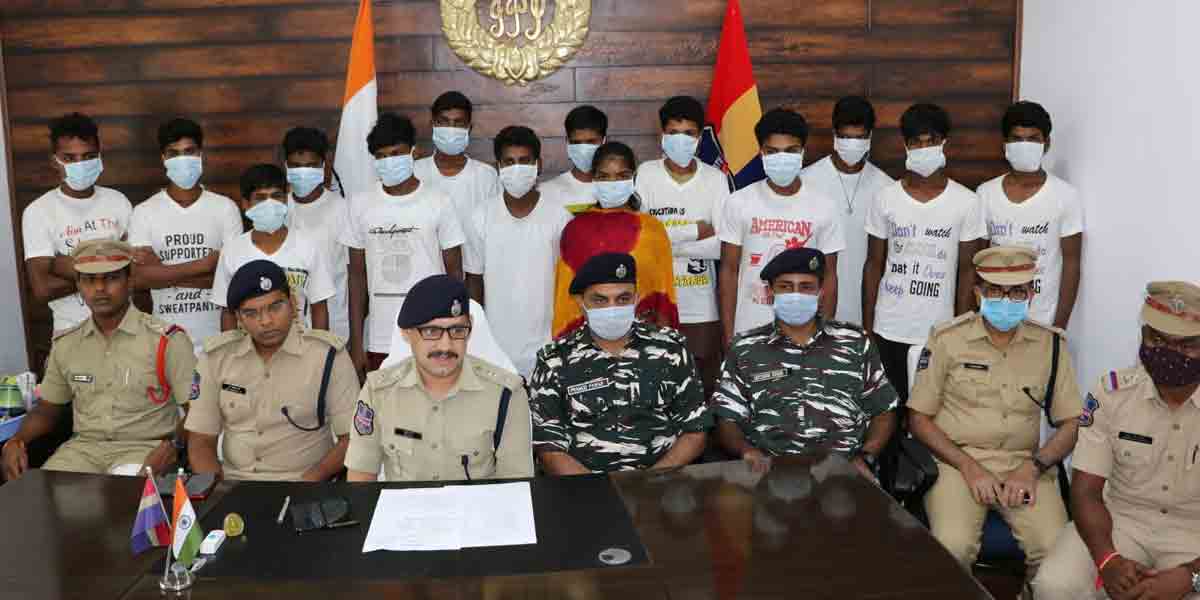 Militia members | 14 మంది మిలీషియా సభ్యుల లొంగుబాటు