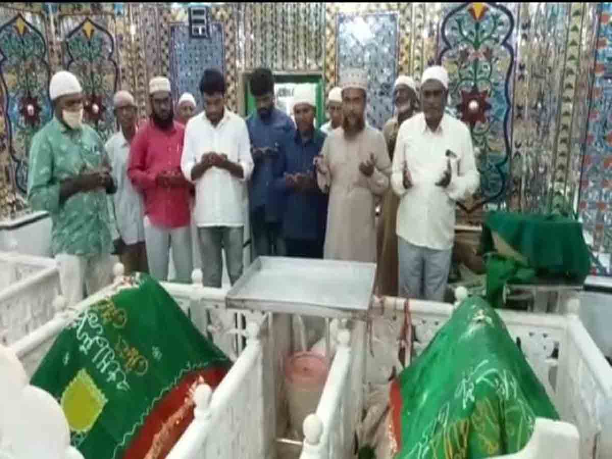 Huzurabad | దర్గాలో కేసీఆర్ సేవాదళం ప్రత్యేక ప్రార్థనలు..